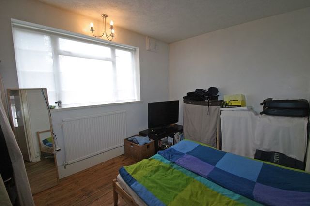  Image of 2 Bedroom Houses for sale at Green Lanes Winchmore Hill Winchmore Hill, N21 3RL