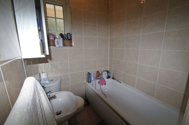  Image of 2 Bedroom Houses for sale at Green Lanes Winchmore Hill Winchmore Hill, N21 3RL