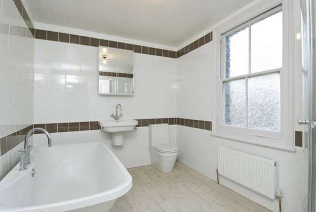  Image of 2 Bedroom Terraced to rent at Sutherland Road  Chiswick, W4 2QS