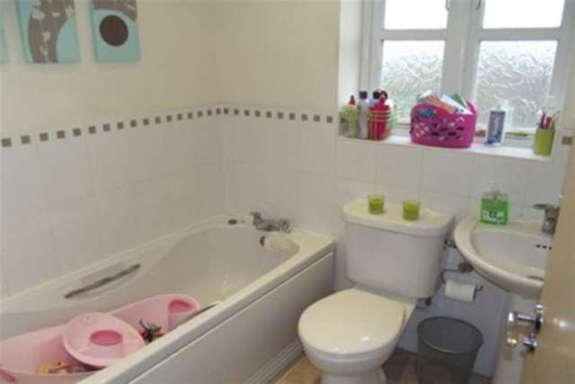  Image of 3 Bedroom Detached to rent at Redditch, B98 7BZ
