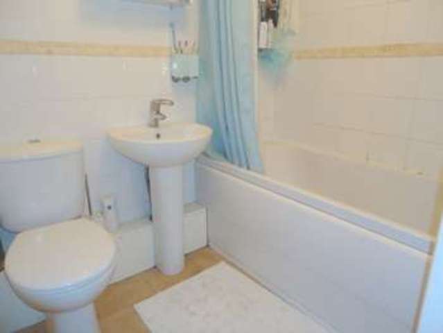  Image of 2 Bedroom Property for sale at Leaford Crescent  Watford, WD24 5JF