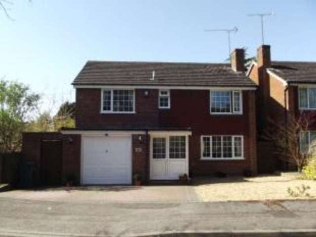  Image of 4 Bedroom Detached for sale at Dunstable Bedfordshire Dunstable, LU6 3EX