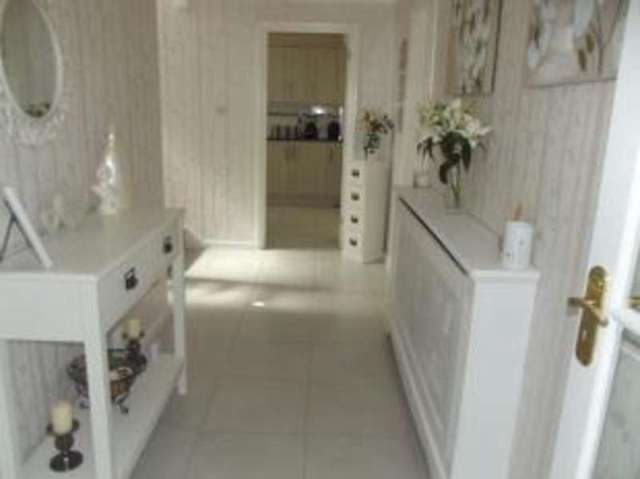  Image of 4 Bedroom Detached for sale at Dunstable Bedfordshire Dunstable, LU6 3EX