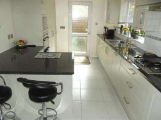  Image of 4 Bedroom Detached for sale at Dunstable Bedfordshire Dunstable, LU6 3EX