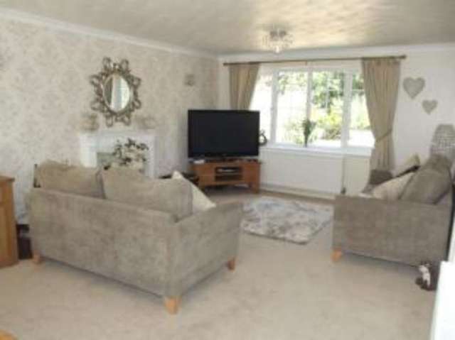  Image of 4 Bedroom Detached for sale at Dunstable Bedfordshire Dunstable, LU6 3EX
