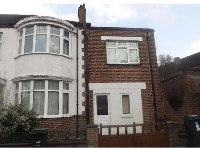  Image of Studio to rent at Mackie Road Brixton London, SW2 2ED