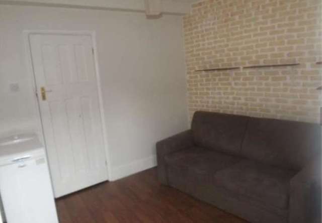  Image of Studio to rent at Mackie Road Brixton London, SW2 2ED