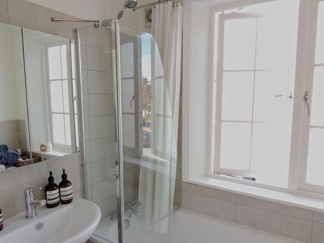  Image of 1 Bedroom Flat to rent at East Dulwich, SE22 9AH