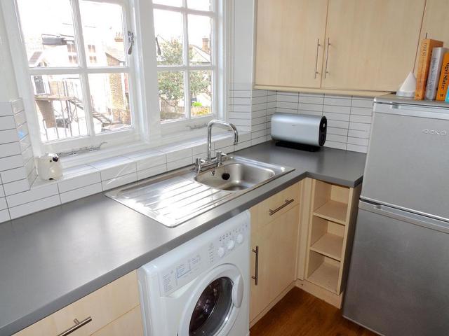  Image of 1 Bedroom Flat to rent at East Dulwich, SE22 9AH