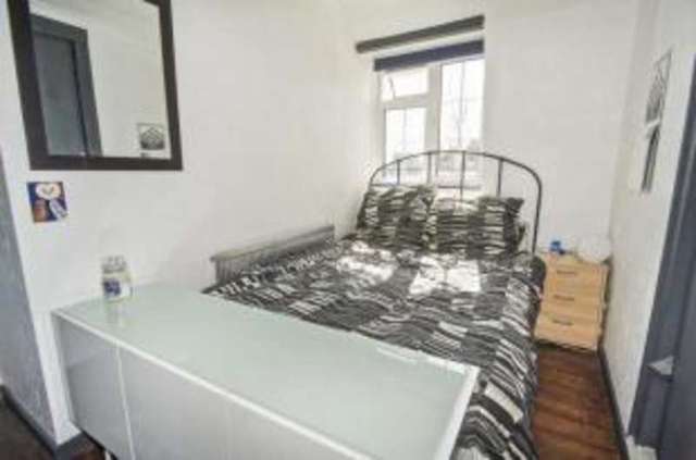  Image of 2 Bedroom Maisonette for sale at Hazellville Road London Hornsey Rise, N19 3LX