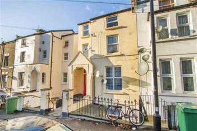  Image of 1 Bedroom Flat to rent at Rye Hill Park  London, SE15 3JN
