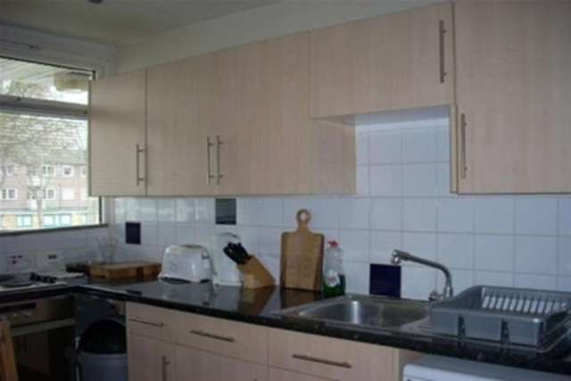  Image of 2 Bedroom Flat to rent at London, SW11 2EN