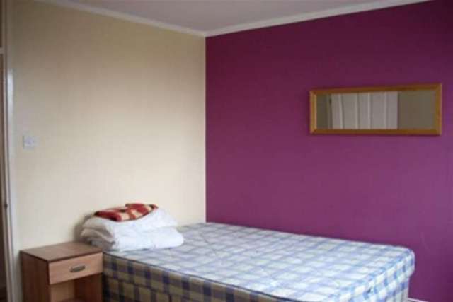  Image of 2 Bedroom Flat to rent at London, SW11 2EN