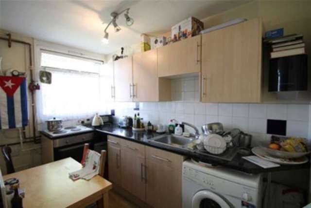  Image of 2 Bedroom Flat to rent at London, SW11 2EN