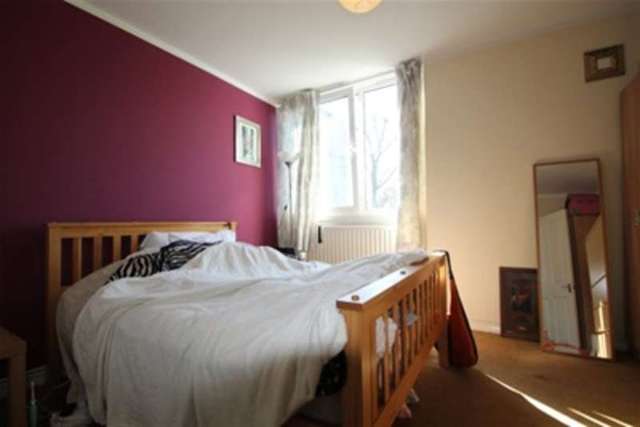  Image of 2 Bedroom Flat to rent at London, SW11 2EN