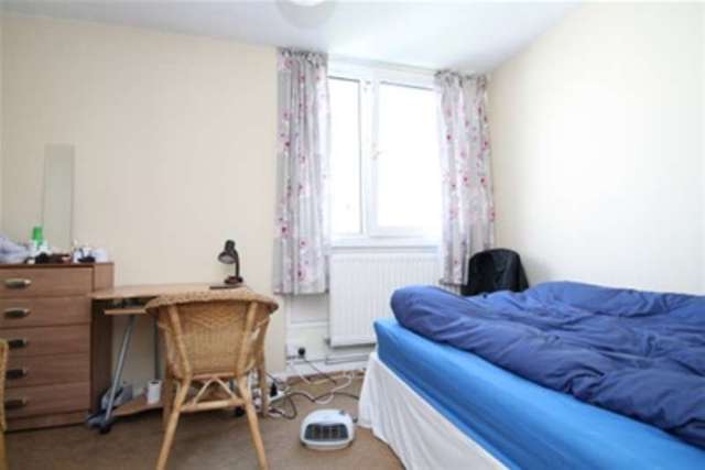  Image of 2 Bedroom Flat to rent at London, SW11 2EN