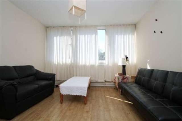  Image of 2 Bedroom Flat to rent at London, SW11 2EN
