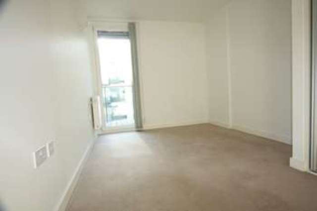  Image of 2 Bedroom Flat to rent at Station Approach  Hayes, UB3 4FF