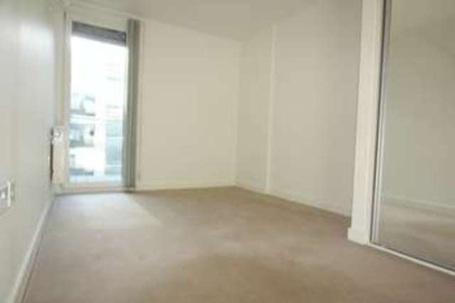  Image of 2 Bedroom Flat to rent at Station Approach  Hayes, UB3 4FF