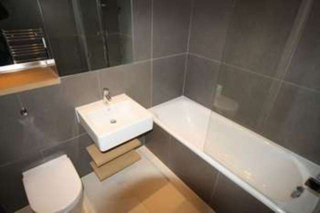  Image of 2 Bedroom Flat to rent at Station Approach  Hayes, UB3 4FF