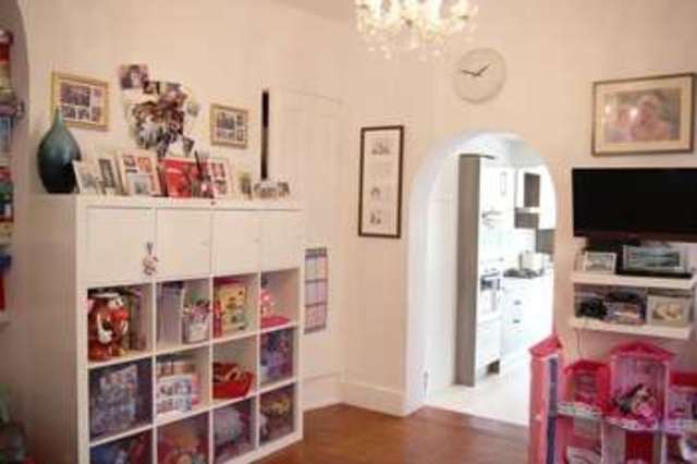 Image of 3 Bedroom Semi-Detached for sale at Summer Grove Elstree Elstree, WD6 3HH