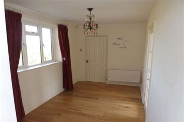 Image of 3 Bedroom Detached to rent at Haywards Heath, RH17 5NH