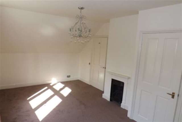  Image of 3 Bedroom Detached to rent at Haywards Heath, RH17 5NH