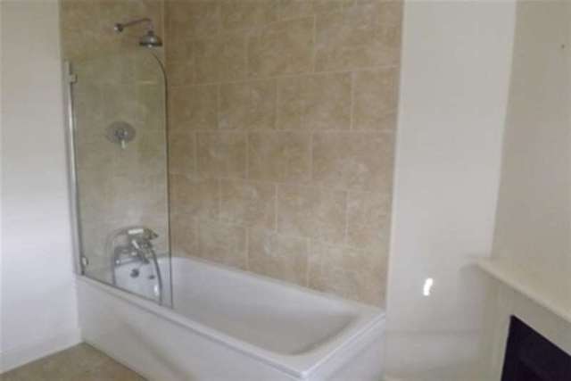 Image of 3 Bedroom Detached to rent at Haywards Heath, RH17 5NH