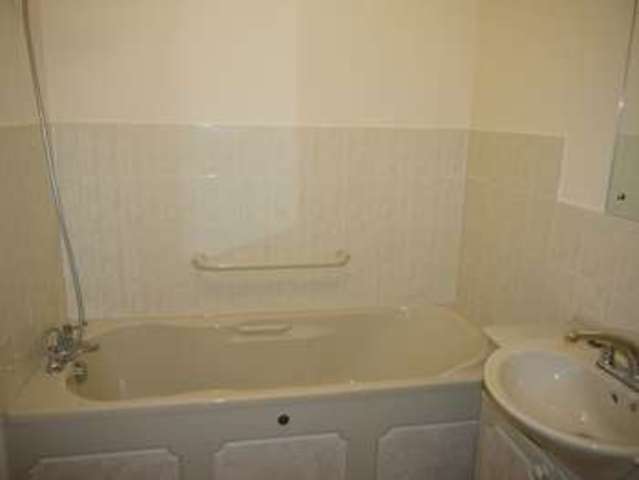  Image of 1 Bedroom Retirement Property for sale at Willow Road  Aylesbury, HP19 9SZ