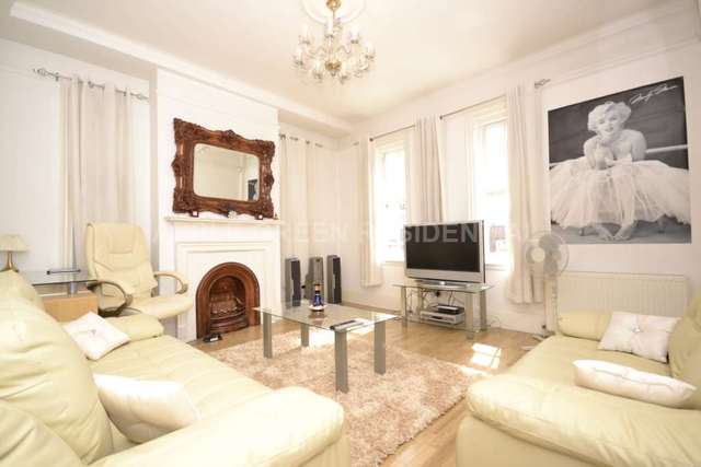  Image of 3 Bedroom Apartment to rent at Chalfont Court Baker Street London, NW1 5RS