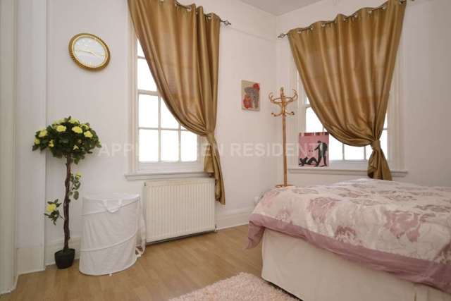  Image of 3 Bedroom Apartment to rent at Chalfont Court Baker Street London, NW1 5RS