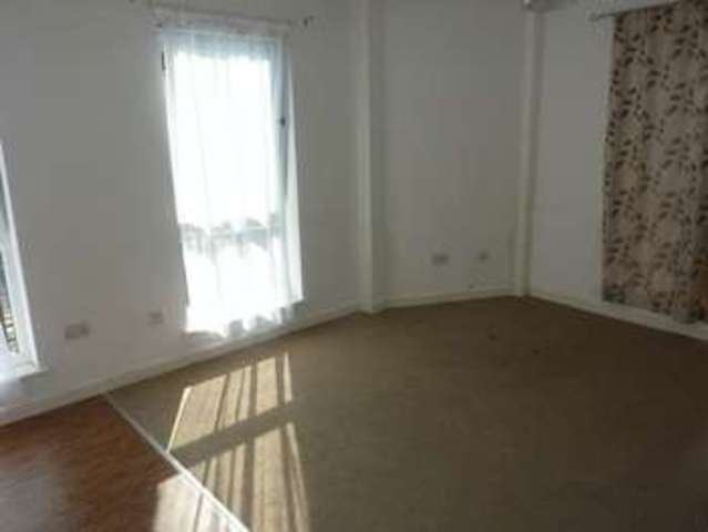  Image of 1 Bedroom Flat to rent at Chase Road  Southend-On-Sea, SS1 2RE
