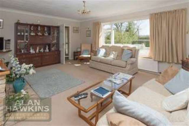  Image of 3 Bedroom Detached for sale at Olivemead Lane Chippenham Chippenham, SN15 4JF