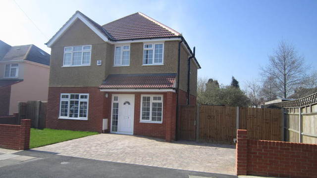  Image of 4 Bedroom Detached for sale at Middlesex  Hayes, UB4 0HN