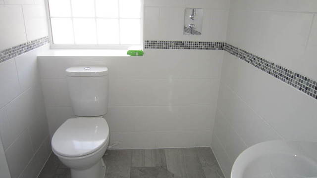  Image of 4 Bedroom Detached for sale at Middlesex  Hayes, UB4 0HN