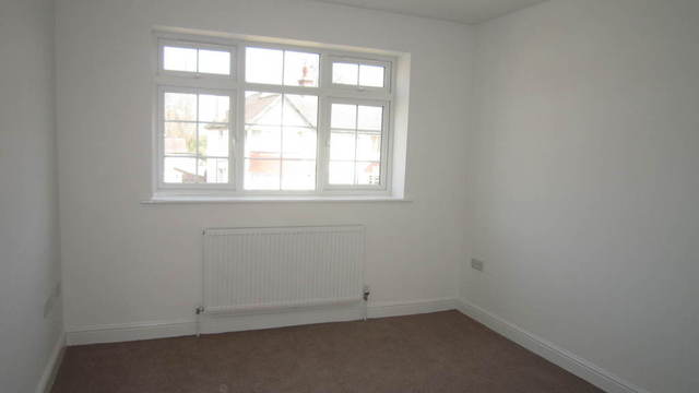  Image of 4 Bedroom Detached for sale at Middlesex  Hayes, UB4 0HN