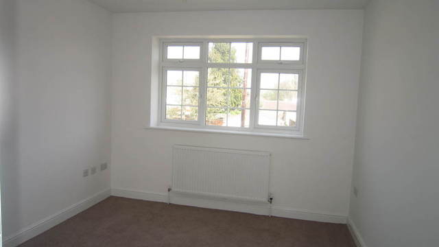  Image of 4 Bedroom Detached for sale at Middlesex  Hayes, UB4 0HN