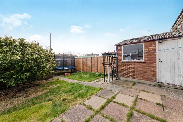  Image of 3 Bedroom Terraced for sale at Oulton Road  Lowestoft, NR32 4QW