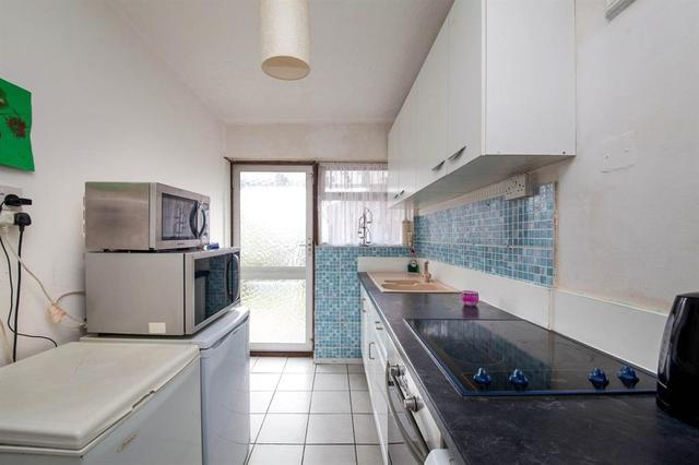  Image of 3 Bedroom Terraced for sale at Oulton Road  Lowestoft, NR32 4QW