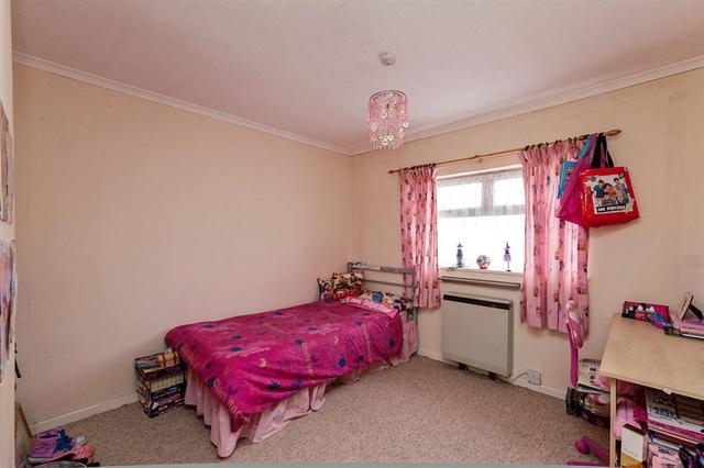  Image of 3 Bedroom Terraced for sale at Oulton Road  Lowestoft, NR32 4QW