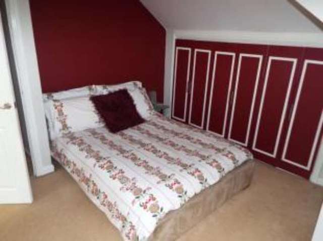  Image of 2 Bedroom Bungalow for sale at Northampton Northamptonshire Duston, NN5 6QD