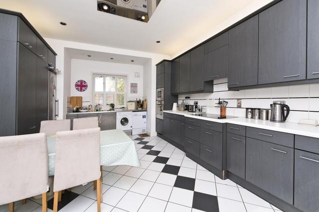 dining room Image of 2 Bedroom Detached for sale at Queens Ride London, SW13 0HX Image of dining room