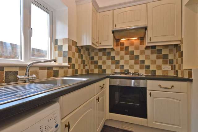  Image of 3 Bedroom Flat to rent at Tooting High Street Tooting London, SW17 0RG