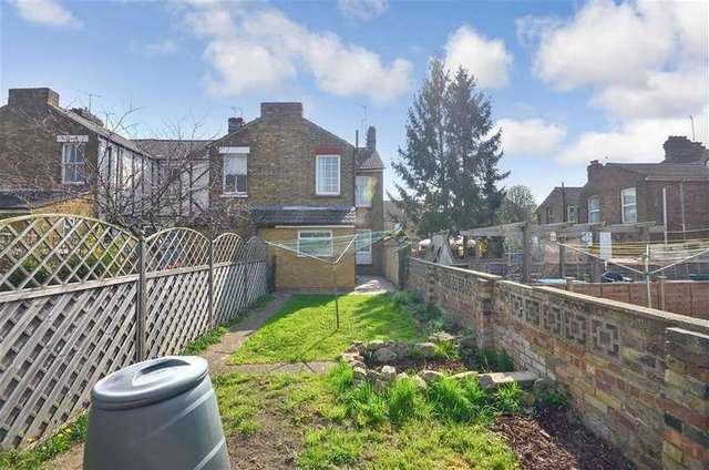  Image of 3 Bedroom End of Terrace for sale at Maidstone Kent Maidstone, ME14 5AJ