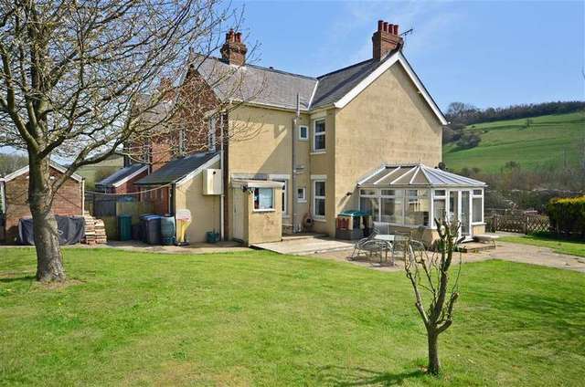  Image of 3 Bedroom End of Terrace for sale at Folkestone Kent Folkestone, CT18 7EW