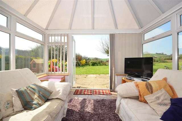  Image of 3 Bedroom End of Terrace for sale at Folkestone Kent Folkestone, CT18 7EW
