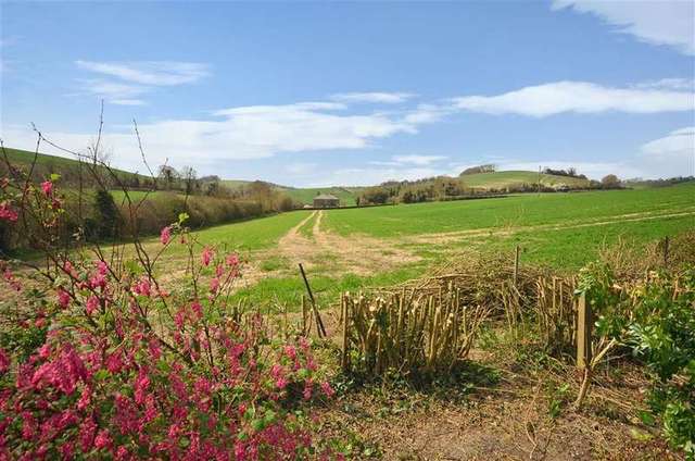 Image of 3 Bedroom End of Terrace for sale at Folkestone Kent Folkestone, CT18 7EW