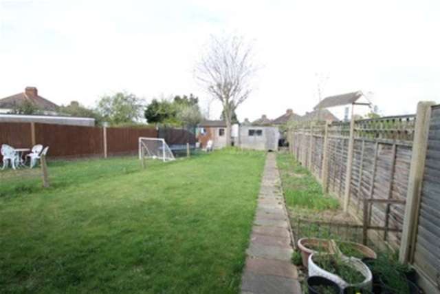  Image of 3 Bedroom Detached to rent at Sutton, SM1 3EL