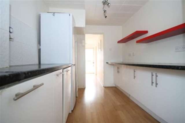  Image of 3 Bedroom Detached to rent at Sutton, SM1 3EL