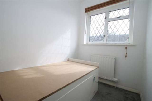  Image of 3 Bedroom Detached to rent at Sutton, SM1 3EL